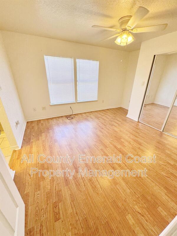 Building Photo - 733 Beach Dr