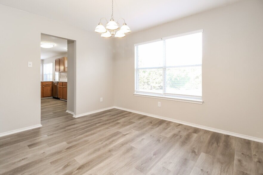 Building Photo - 501 Longshore Dr