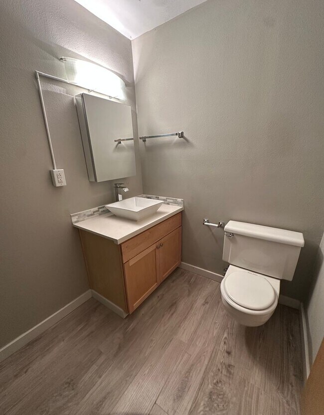 Building Photo - Updated 2BR Condo at Sky Terrace (Utilities Included!)