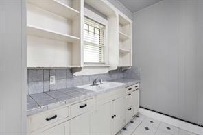 Building Photo - Charming, cozy, and great location!