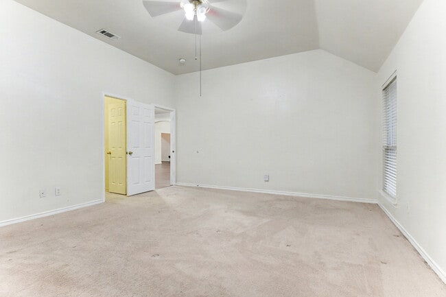 Building Photo - 5474 Golfside Dr