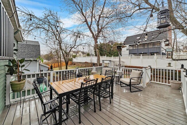 Building Photo - 1408 Henry Ave