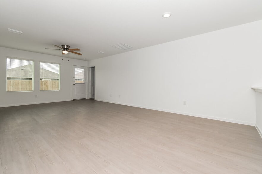 Building Photo - 924 Calley Pear Trl