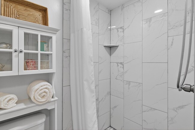 Building Photo - 462 Worthington Rd