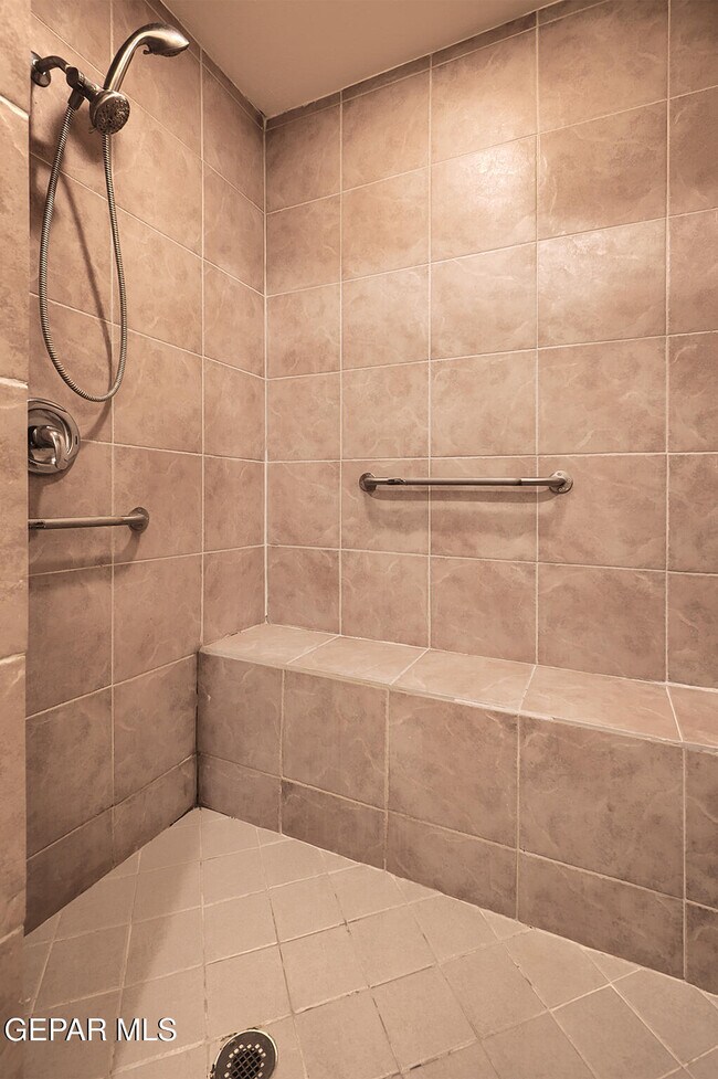 Building Photo - 6030 Laguna Vista Dr