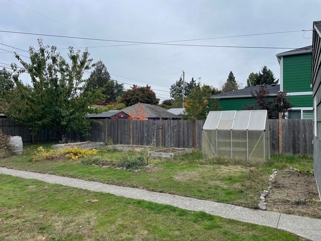 Building Photo - 3833 49th Ave SW