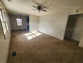 Building Photo - $1195 - 3 bedroom / 1 bathroom - Single Family Home