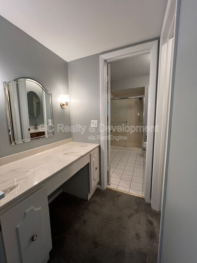 Building Photo - 1536 Young Cir