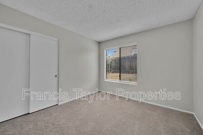Building Photo - 929 Mulberry Dr