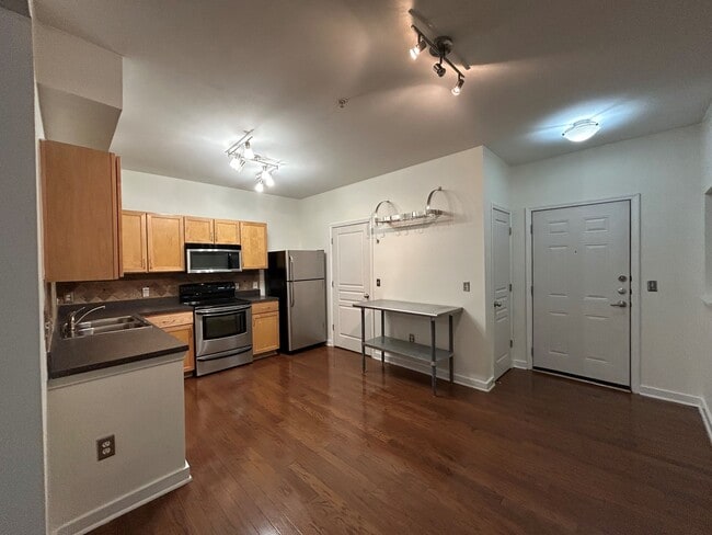 Full Size Kitchen - 401 20th St S