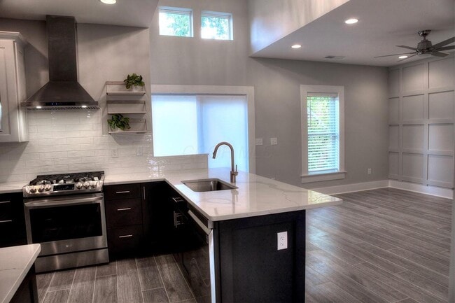 Building Photo - 76 W Starr Ave