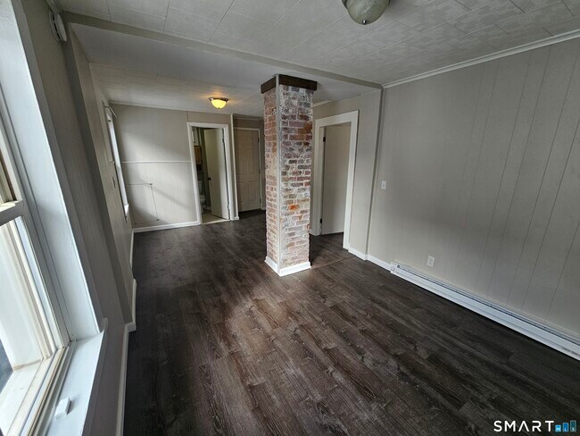 Building Photo - 134 Bristol St