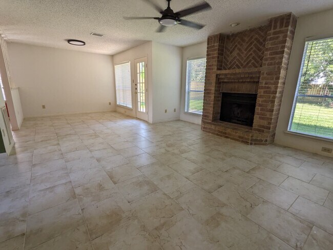Building Photo - 4715 Sunshine Dr