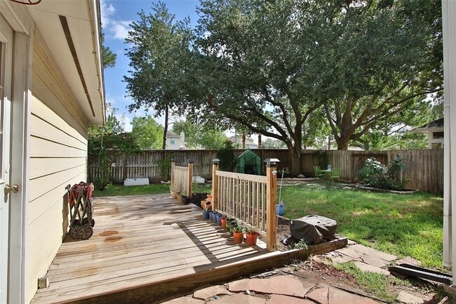 Building Photo - 16242 Pine Thorn Dr