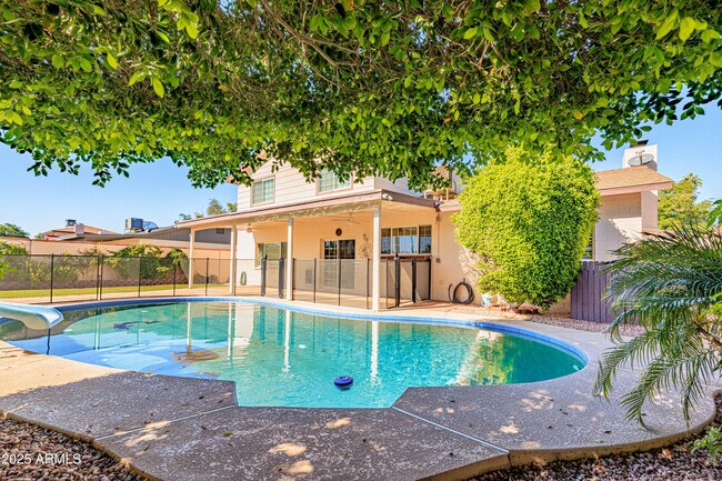 Building Photo - 2547 W Naranja Ave