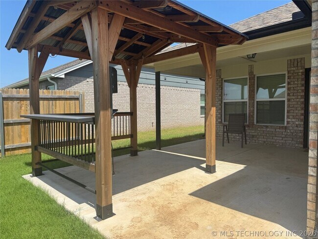 Building Photo - 13008 East 125th Place N