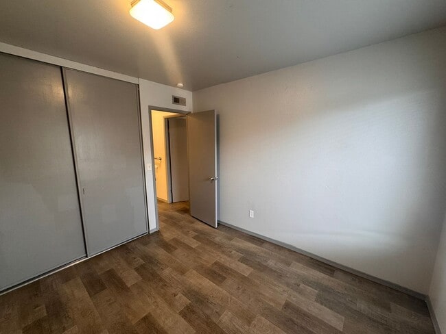 Building Photo - Modern 3-Bedroom Townhome with Garage & Pr...