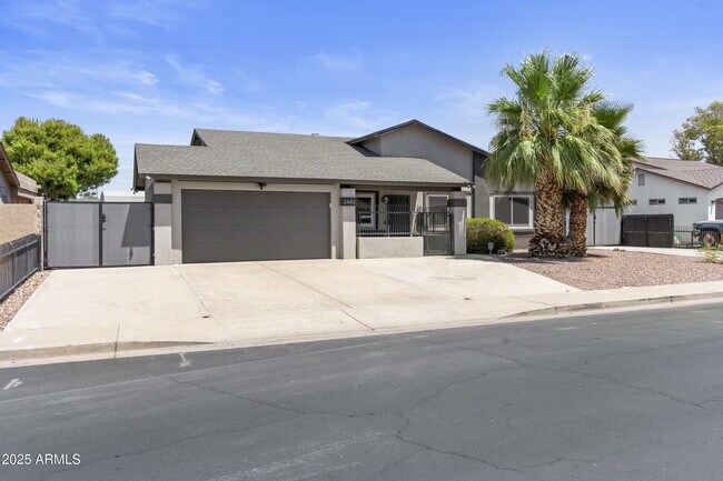 Primary Photo - 2442 E Diamond Ave