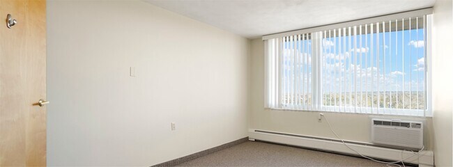 Building Photo - 1055 Adams Cir