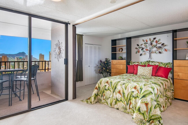 pocket door for privacy - 2240 Kuhio Ave