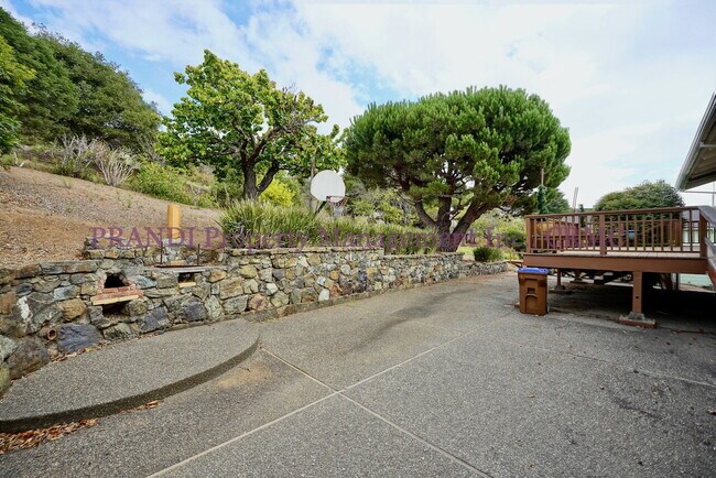 Building Photo - Bright and Inviting 4BR Home Minutes from ...