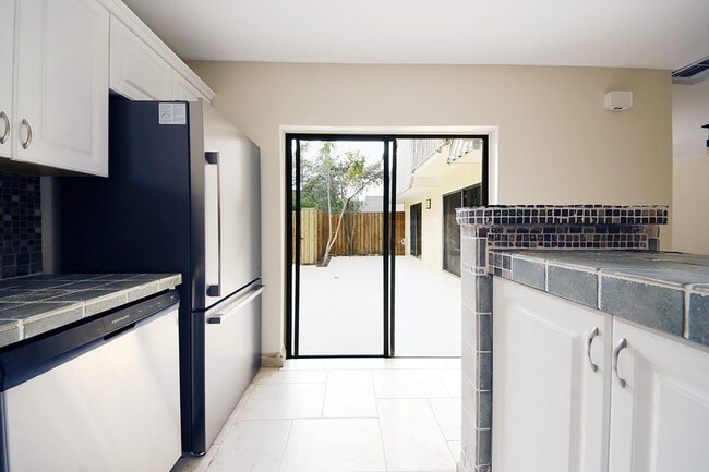 Building Photo - 1700 Embassy Dr