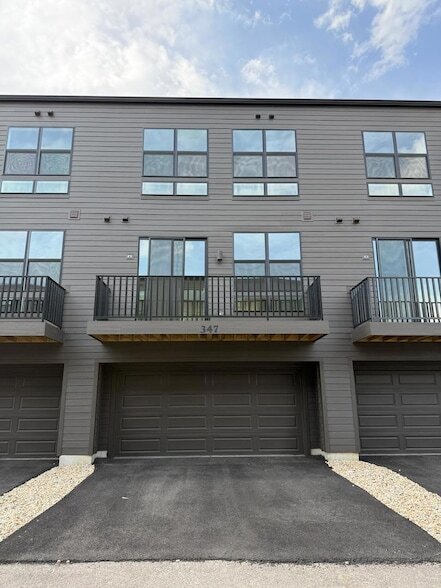 Building Photo - 347 Summit Cir