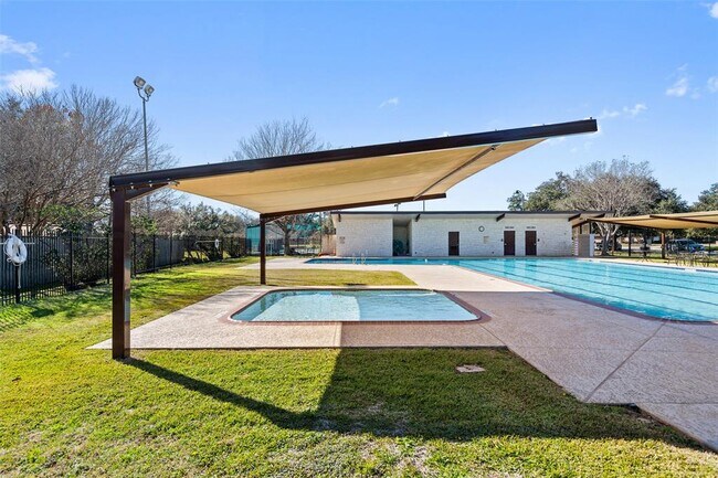 Building Photo - 6811 Hitching Post Cir