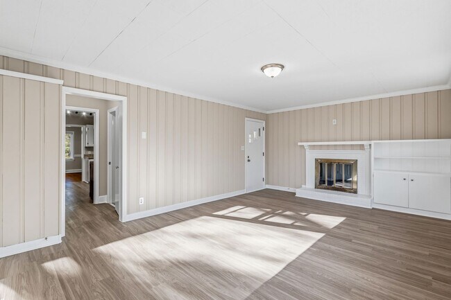 Building Photo - NW - Large Brick Ranch, Updated, Hardwoods, LR, DR, Den, Two Decorative Fire Places, Fenced, Stor...