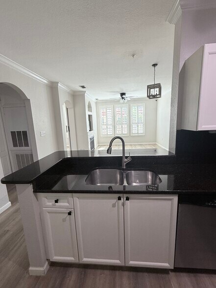 Building Photo - 2725 Via Cipriani