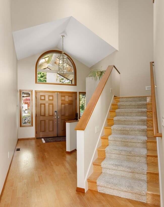 Building Photo - One Acre of Gorgeous Views and a Spacious ...