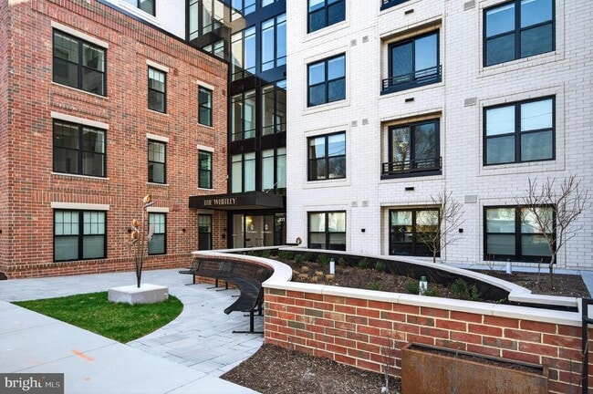 Building Photo - 811 S Columbus St