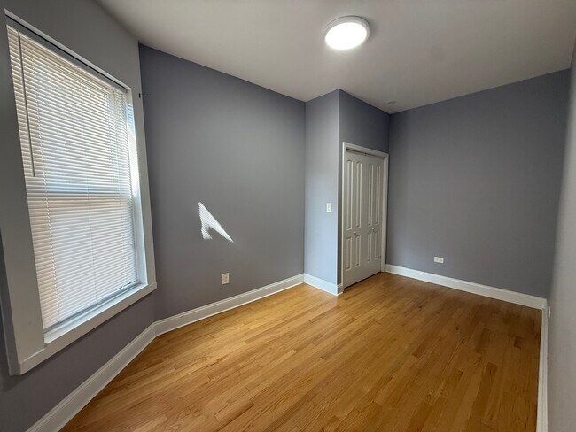 Building Photo - 2449 N Ridgeway Ave