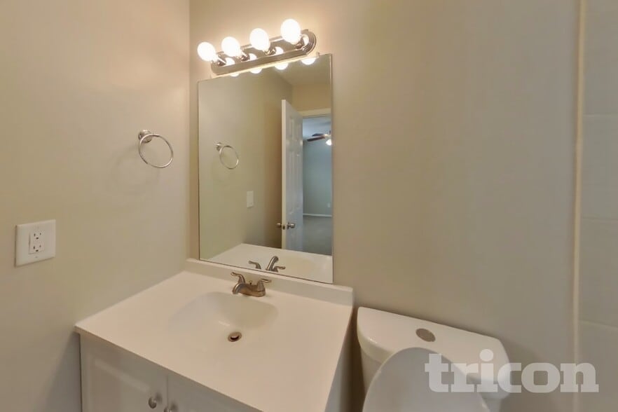 Building Photo - 3154 Macdonald Drive Clearwater FL
