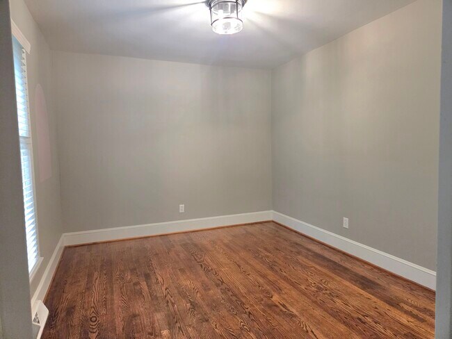 Building Photo - 6126 Netherwood Dr
