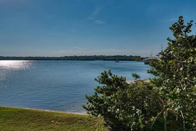 Building Photo - 8800 Bay Pines Blvd