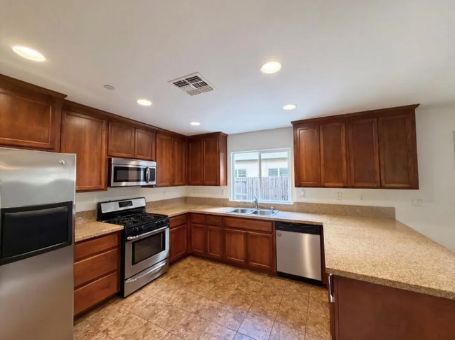 Building Photo - 251 Sugnet Way