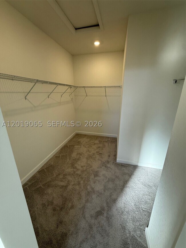 Building Photo - 4957 Oakmont Dr