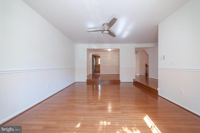 Building Photo - 5725 Walnut Wood Ln