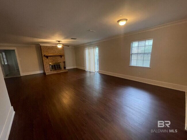 Building Photo - 107 Brentwood Dr