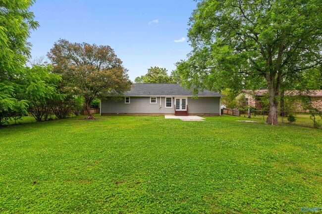 Building Photo - 2211 Cecille Dr SW