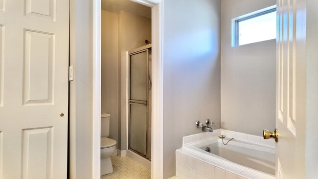 Building Photo - 1007 Brandon Quay