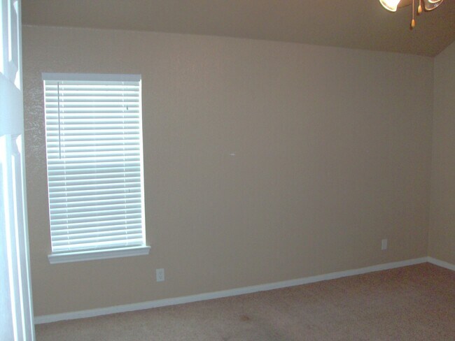Building Photo - Well-Maintained Home Near Clear Creek Gate...