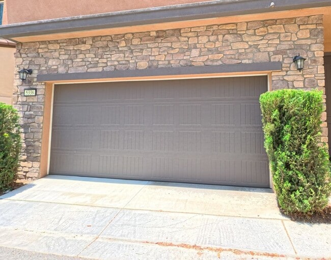 Building Photo - 5338 Mariner Ln