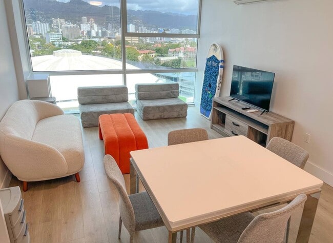 Building Photo - 909 Kapiolani Blvd