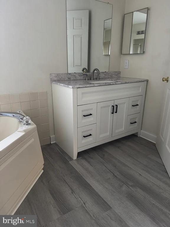 Building Photo - 518 Country Club Dr