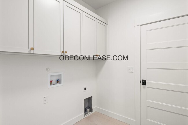 Building Photo - Gorgeous New Construction in Brand New Veneta Subdivision