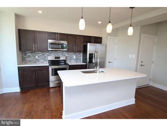 Building Photo - 400 S 45th St