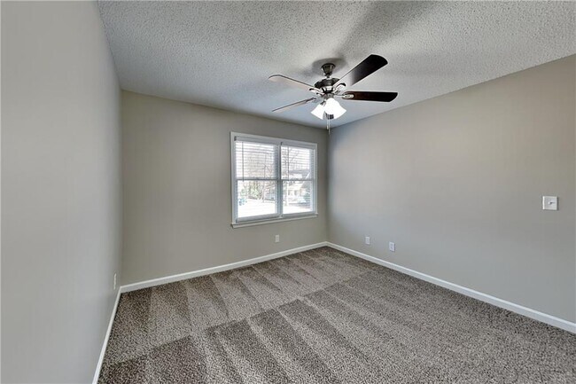 Building Photo - 308 Golden Ct