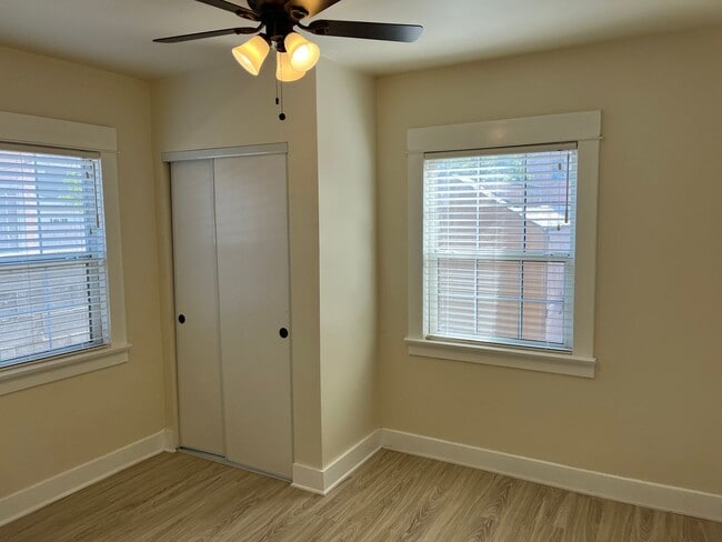 Building Photo - Beautifully Renovated 2 Bed / 1 Bath in Co...
